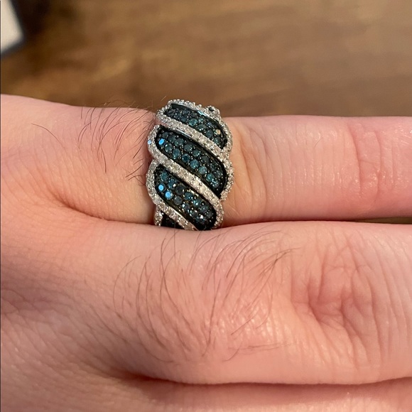 Fancy Blue & White 1.00 ct Diamond Wave Ring - Picture 4 of 5